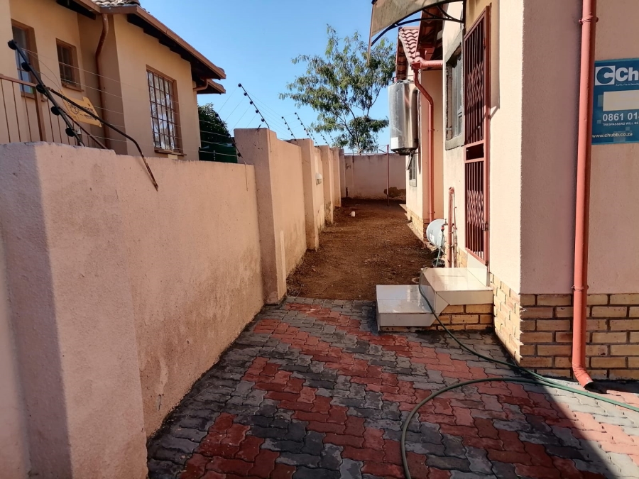 To Let 3 Bedroom Property for Rent in Tlhabane West North West